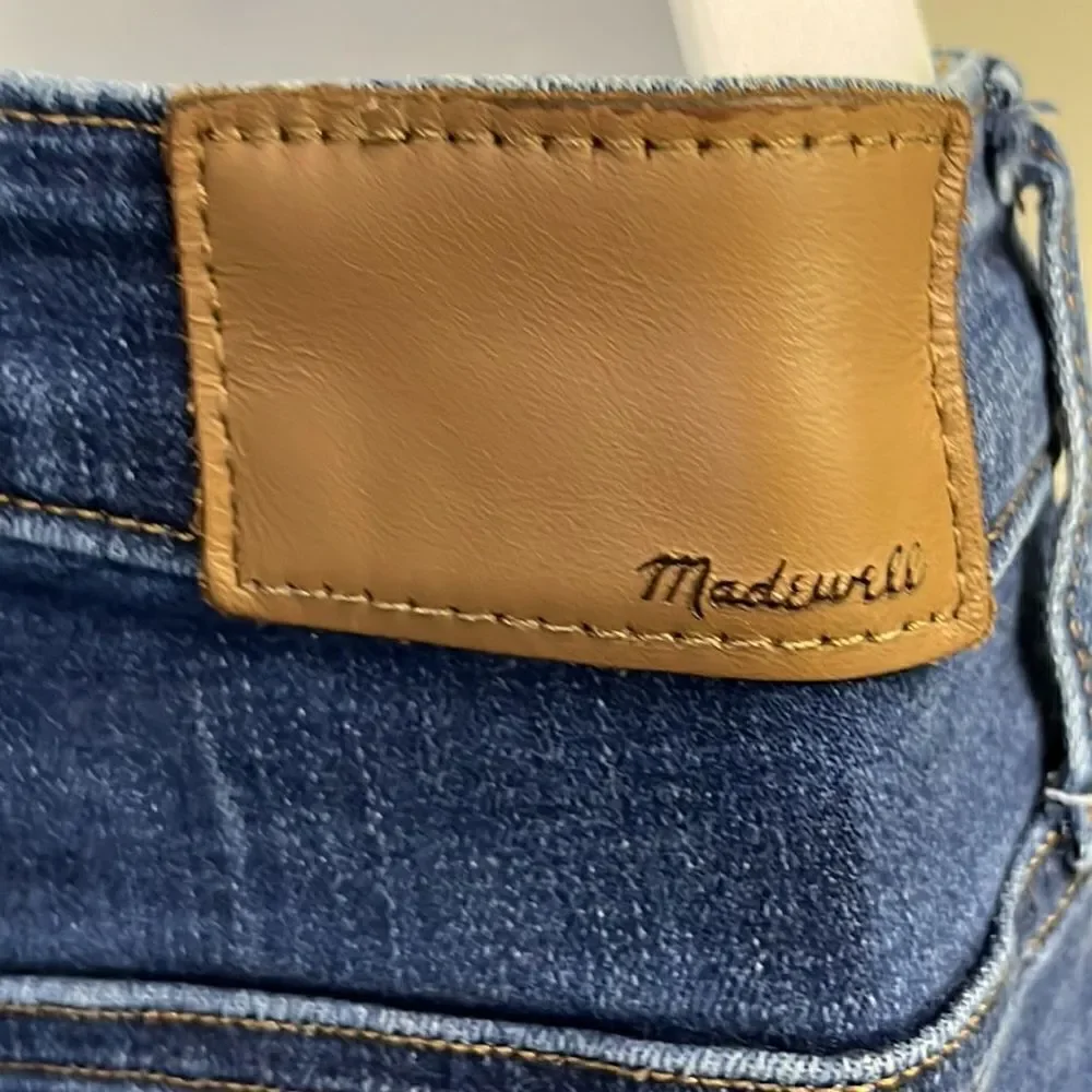 Madewell Women’s Curvy Roadtripper Medium Wash Whiskering 5-pocket Jeans- T28